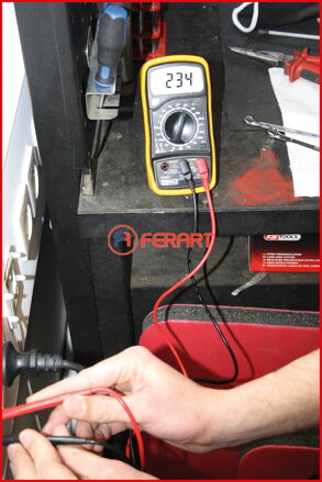 Digitálny multimeter vrátane skúšobných hrotov