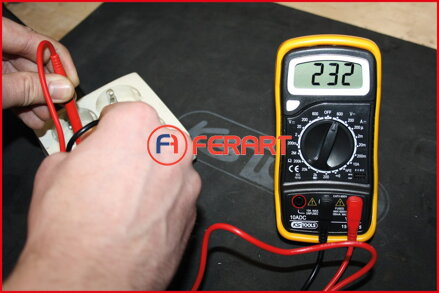 Digitálny multimeter vrátane skúšobných hrotov